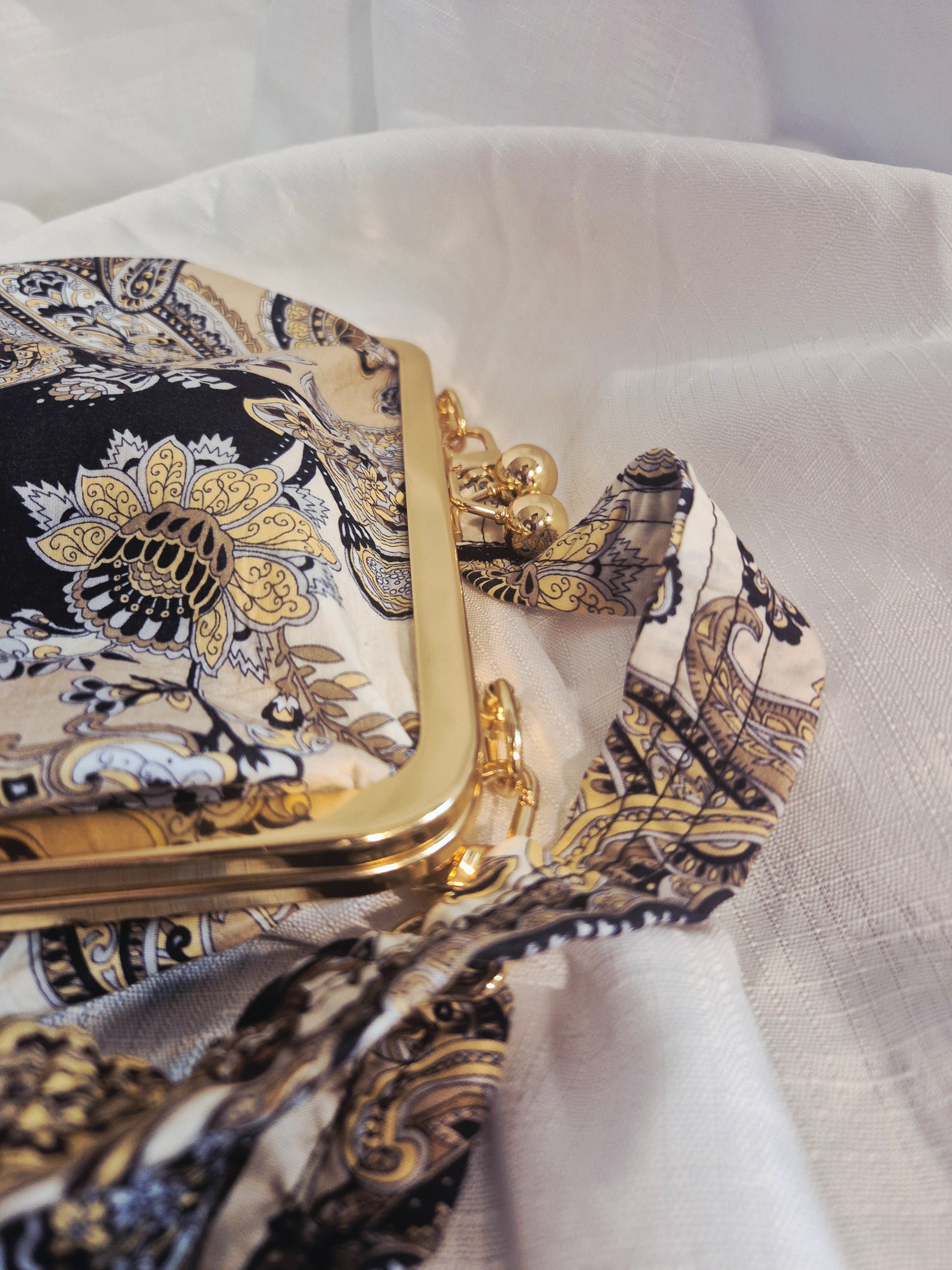 Paisley Kiss Clasp Bag