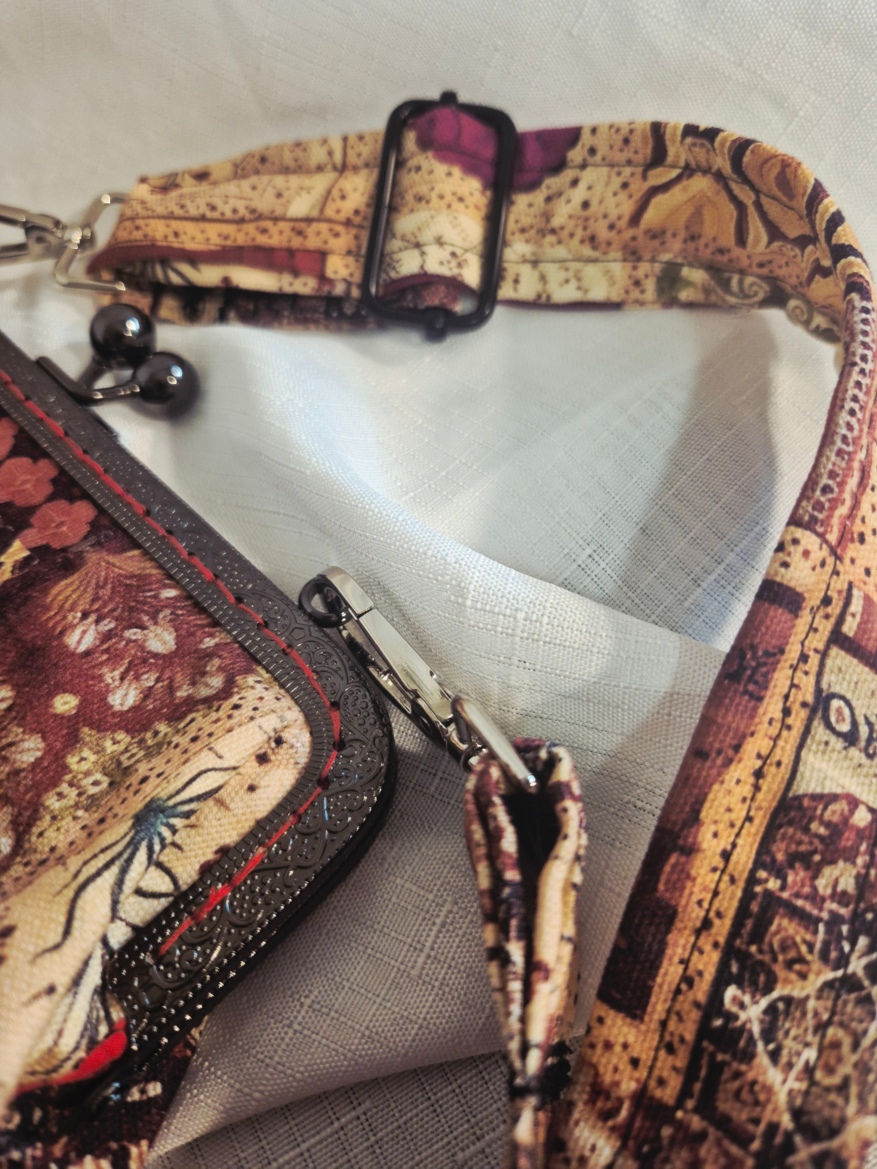 Patchwork Kiss Clasp Crossbody Bag