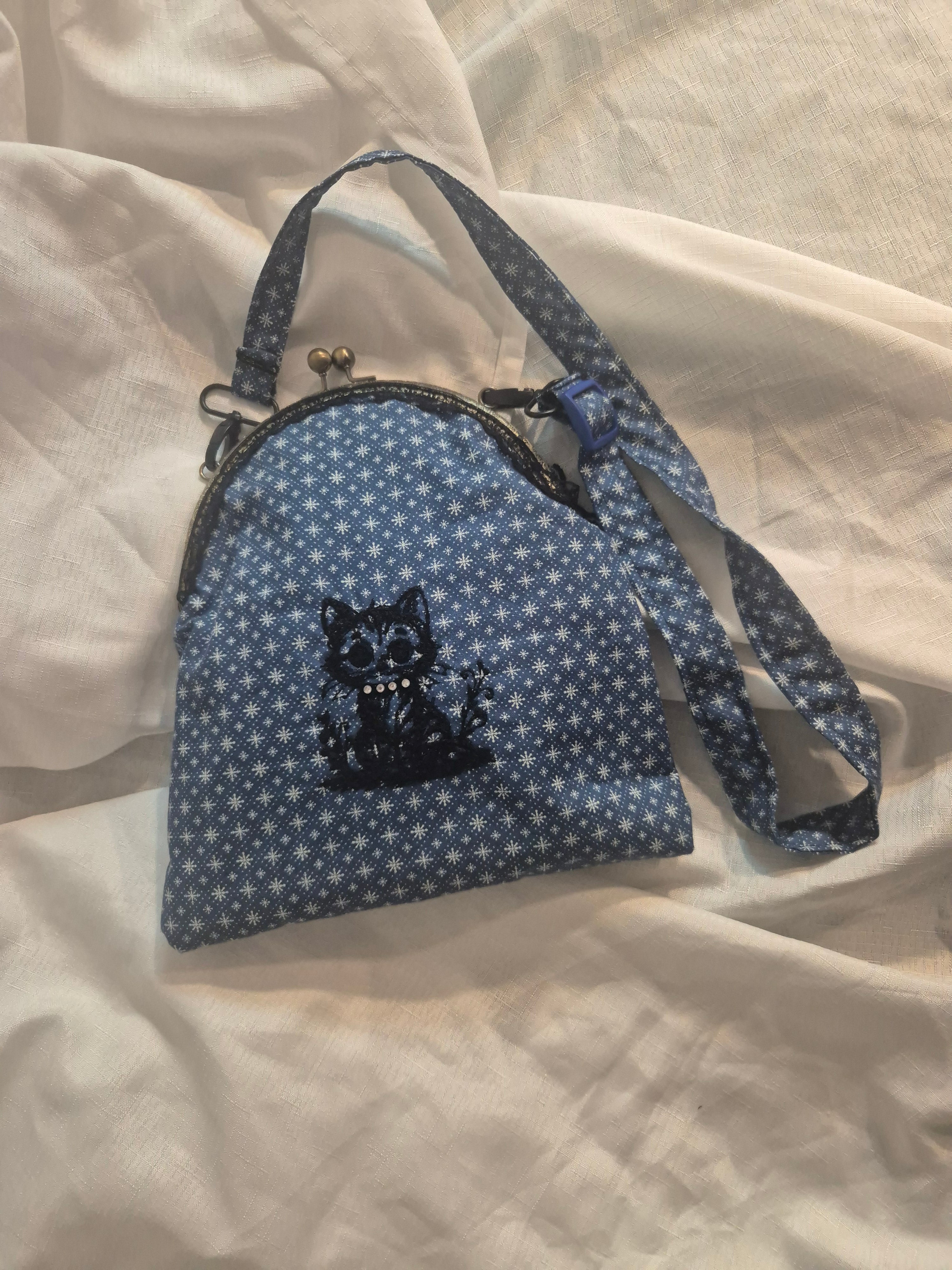 Midnight Cat Kiss-Clasp Bag