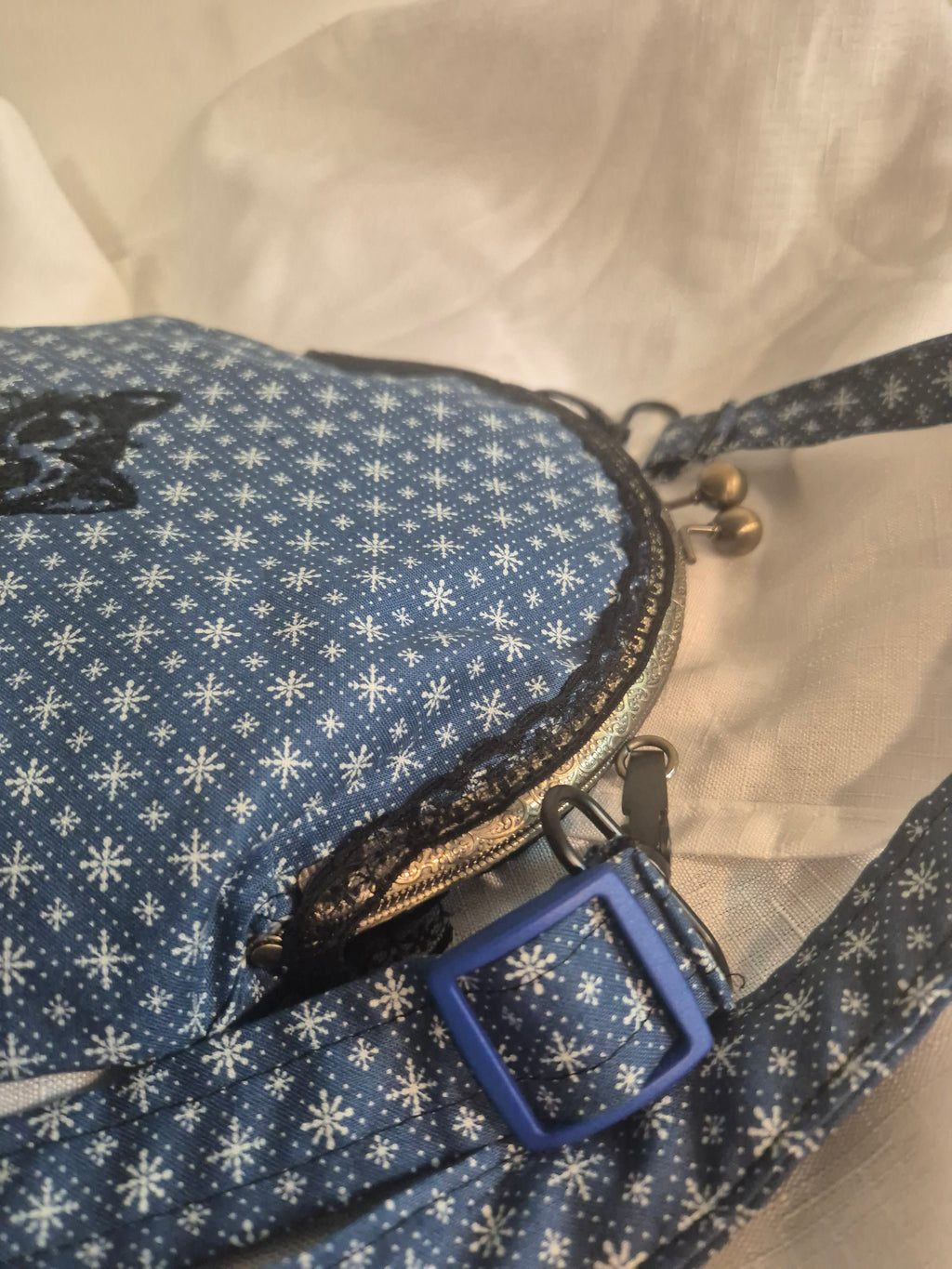 Midnight Cat Kiss-Clasp Bag