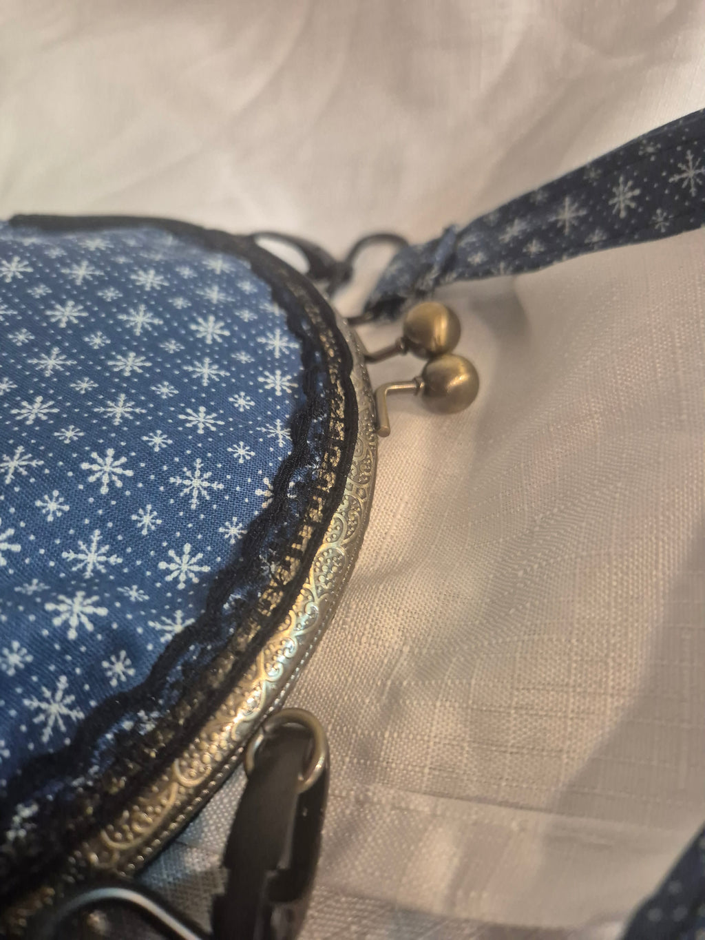 Midnight Cat Kiss-Clasp Bag