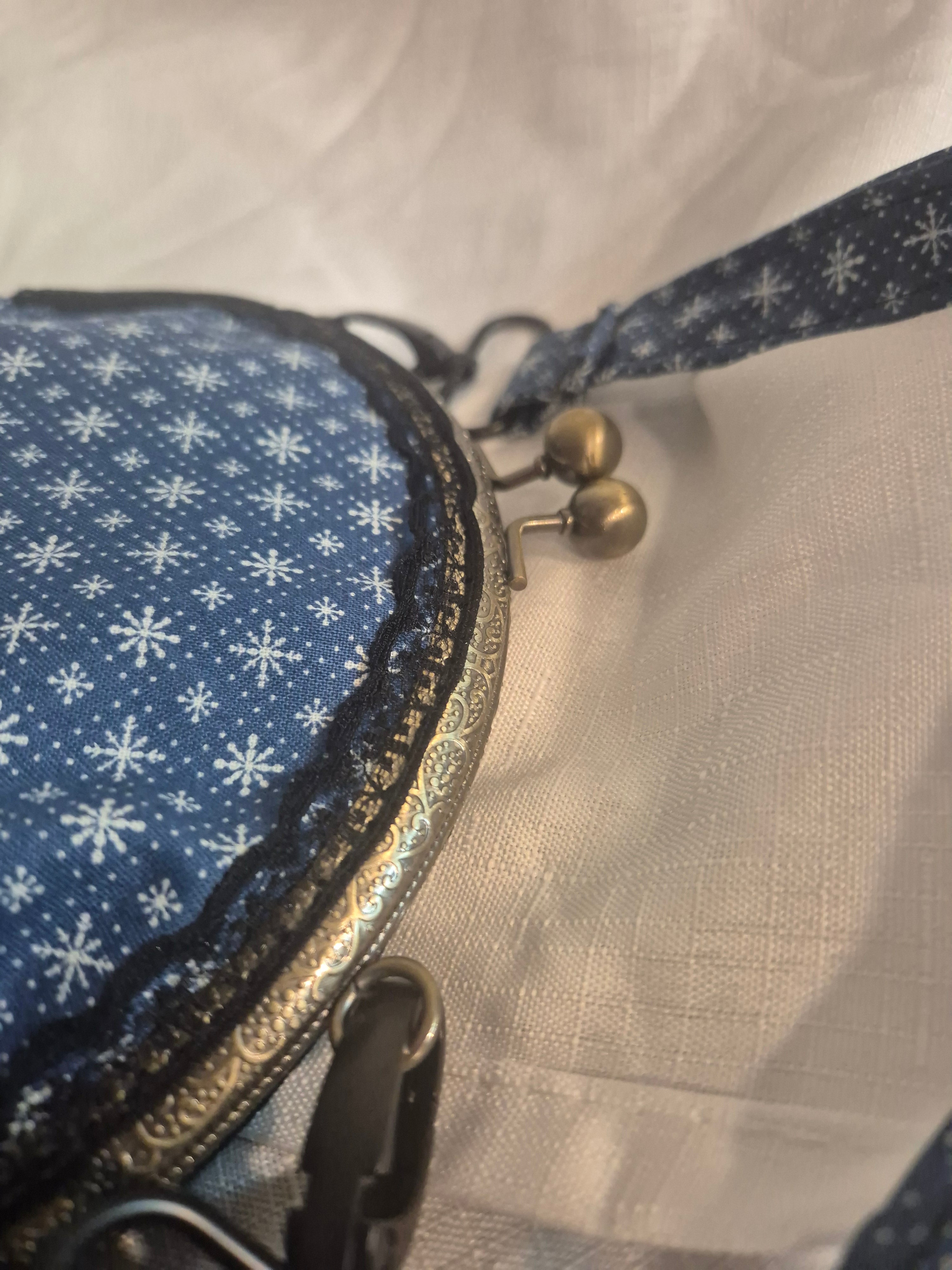 Midnight Cat Kiss-Clasp Bag