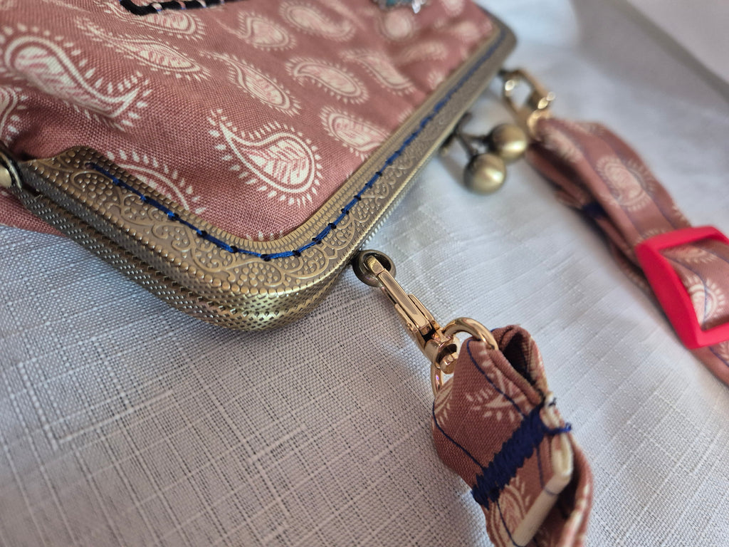 Kiss Clasp Bag